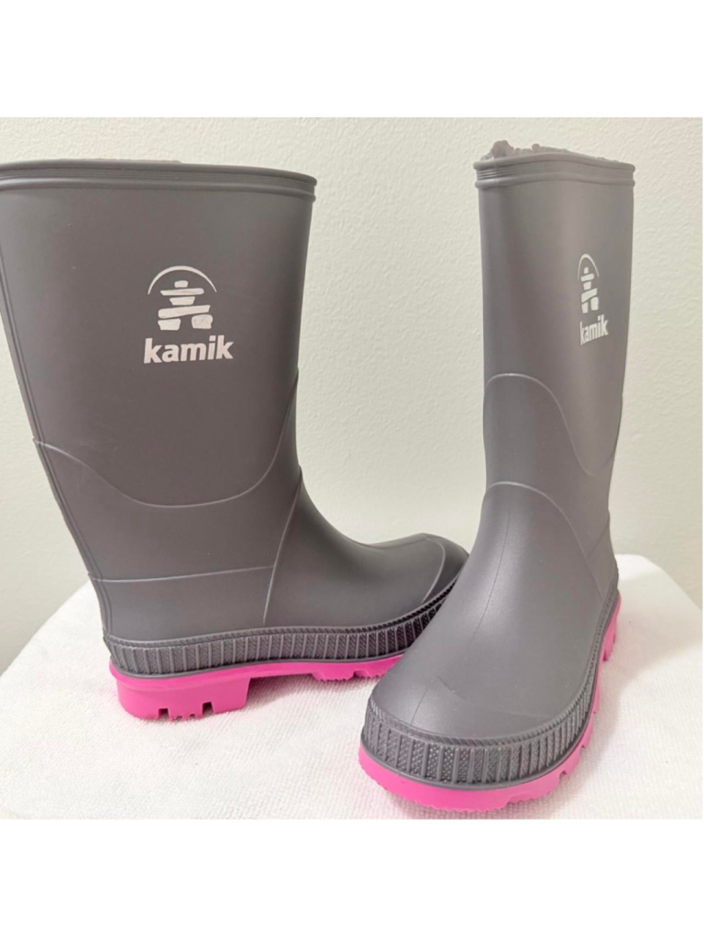 Kamik Gray & Pink Rubber Rain Boots
#rainboots #kamik
